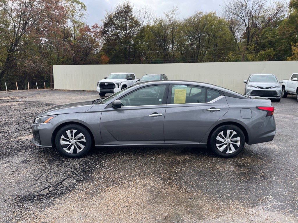 2024 Nissan Altima Image 2