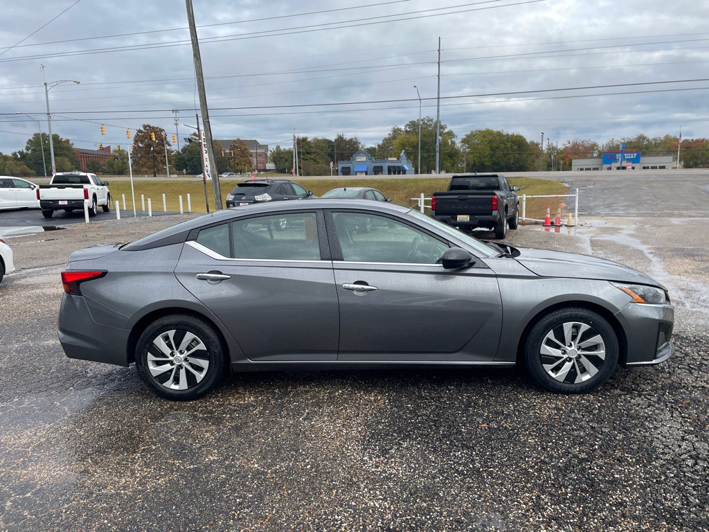 2024 Nissan Altima Image 10