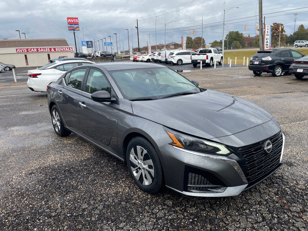 2024 Nissan Altima Image 13