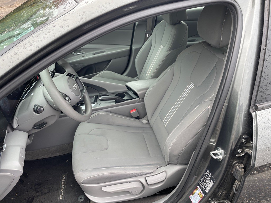 2024 Hyundai Elantra Image 3