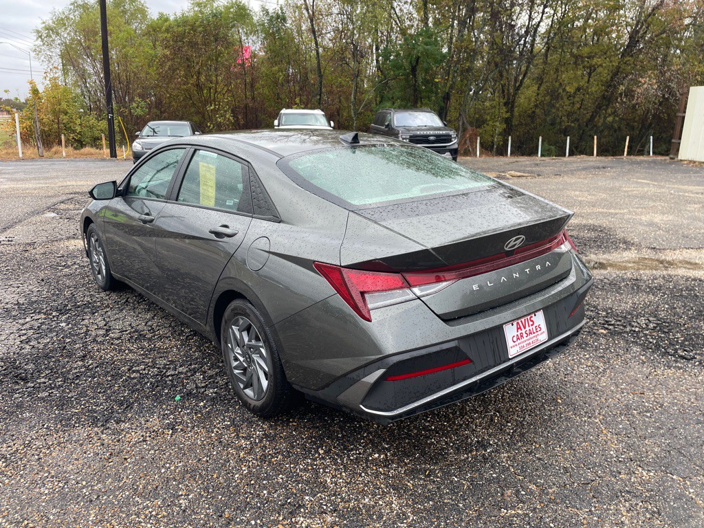2024 Hyundai Elantra Image 5
