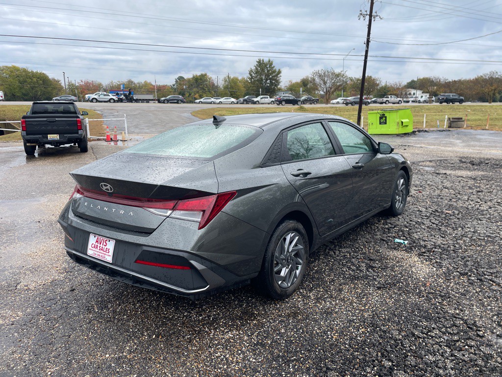 2024 Hyundai Elantra Image 7