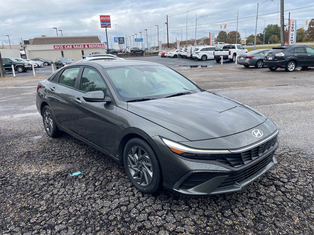 2024 Hyundai Elantra Image 11