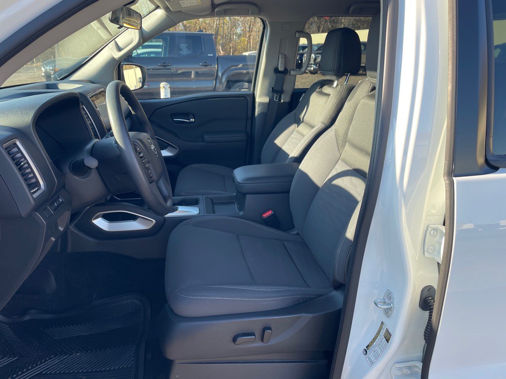 2024 Nissan Frontier Image 3