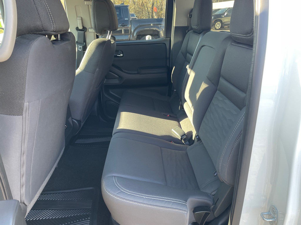 2024 Nissan Frontier Image 6