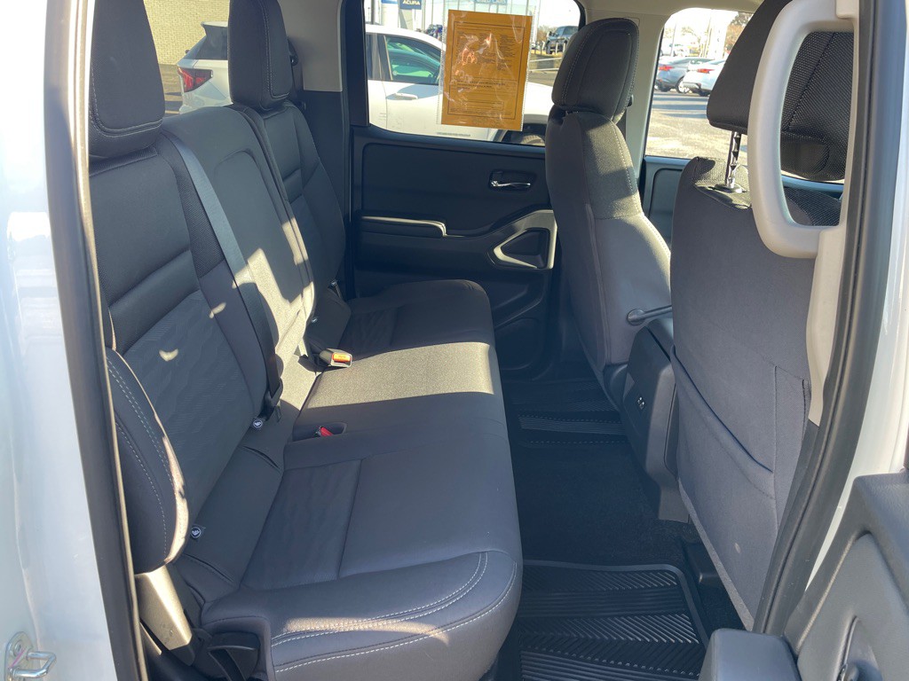 2024 Nissan Frontier Image 11