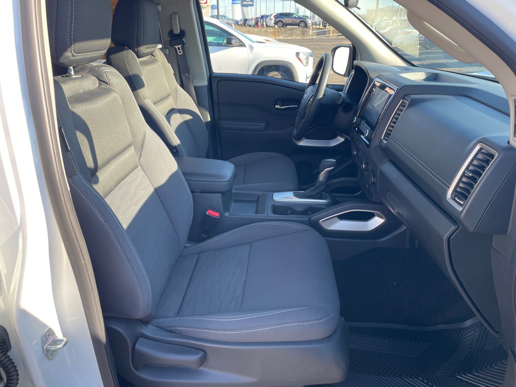 2024 Nissan Frontier Image 12