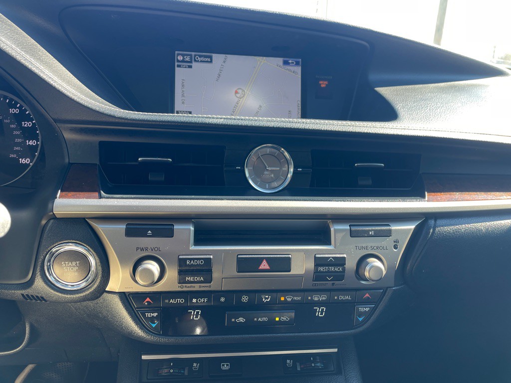 2015 Lexus ES 350 Image 17