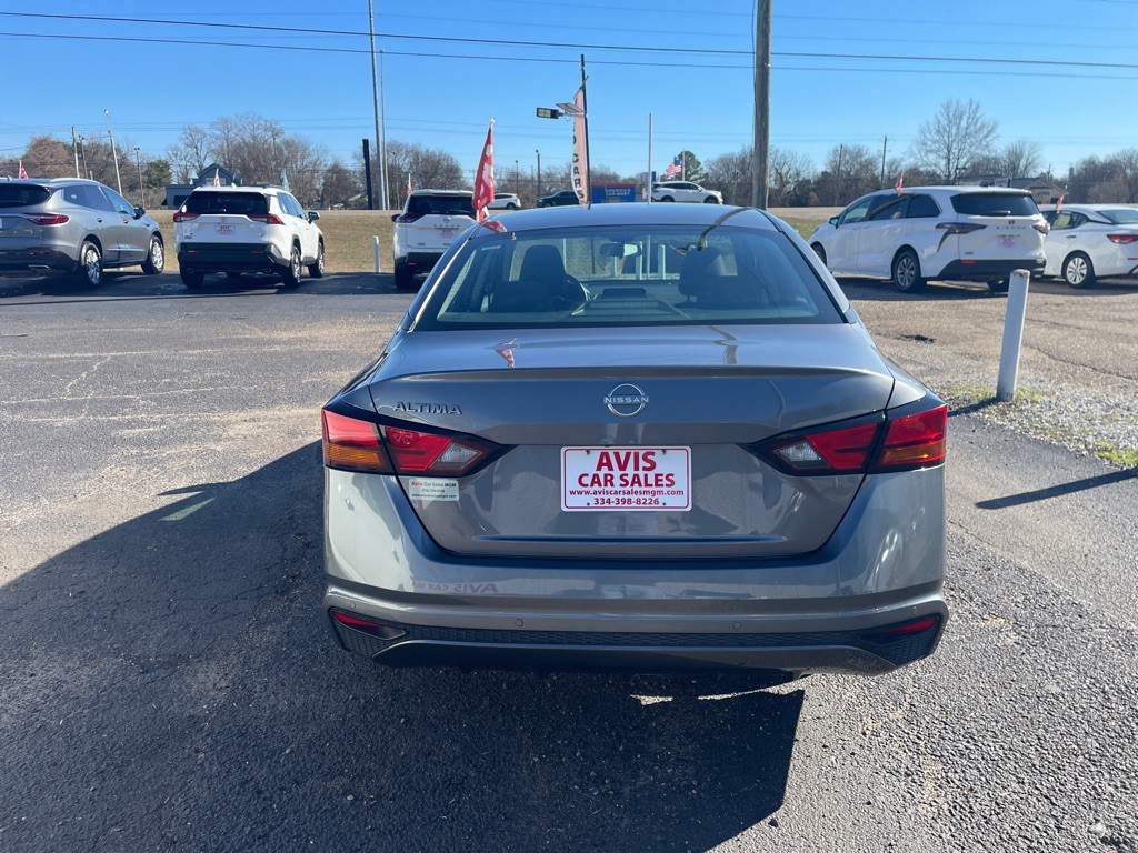 2024 Nissan Altima Image 8