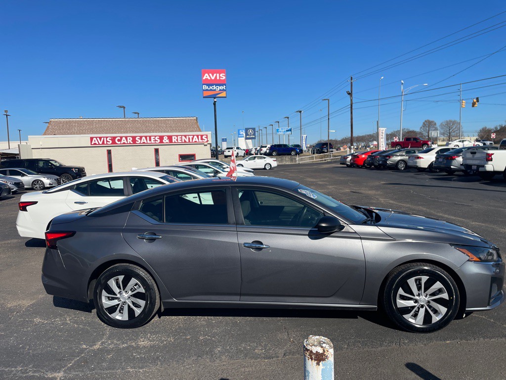 2024 Nissan Altima Image 10