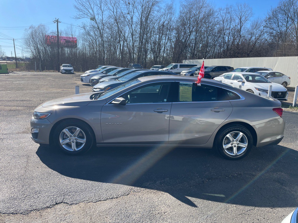 2023 Chevrolet Malibu Image 2