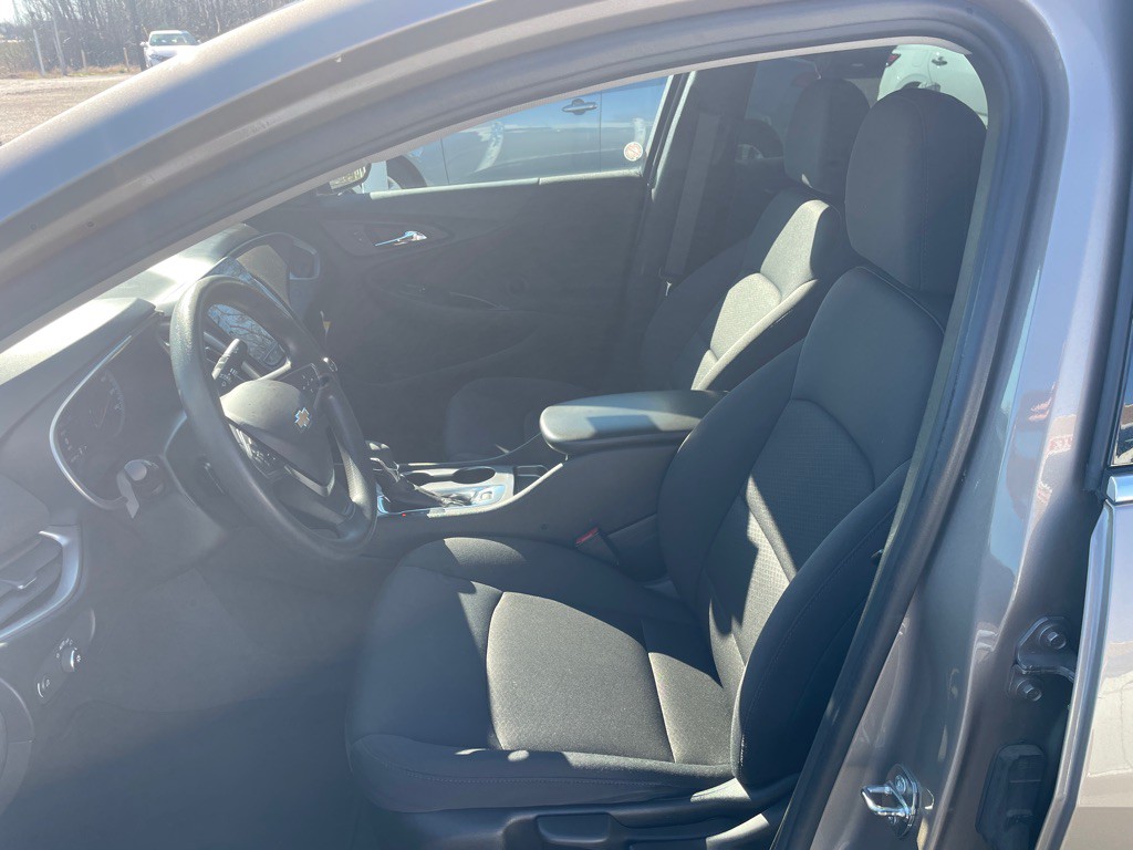 2023 Chevrolet Malibu Image 3