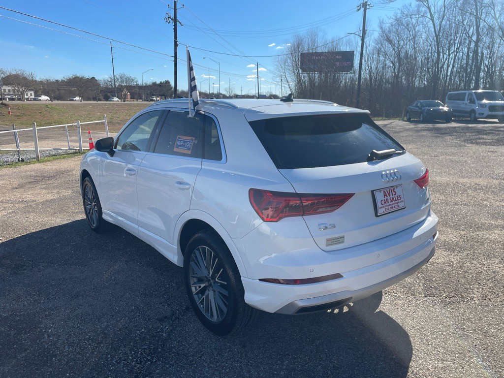 2022 Audi Q3 Image 9