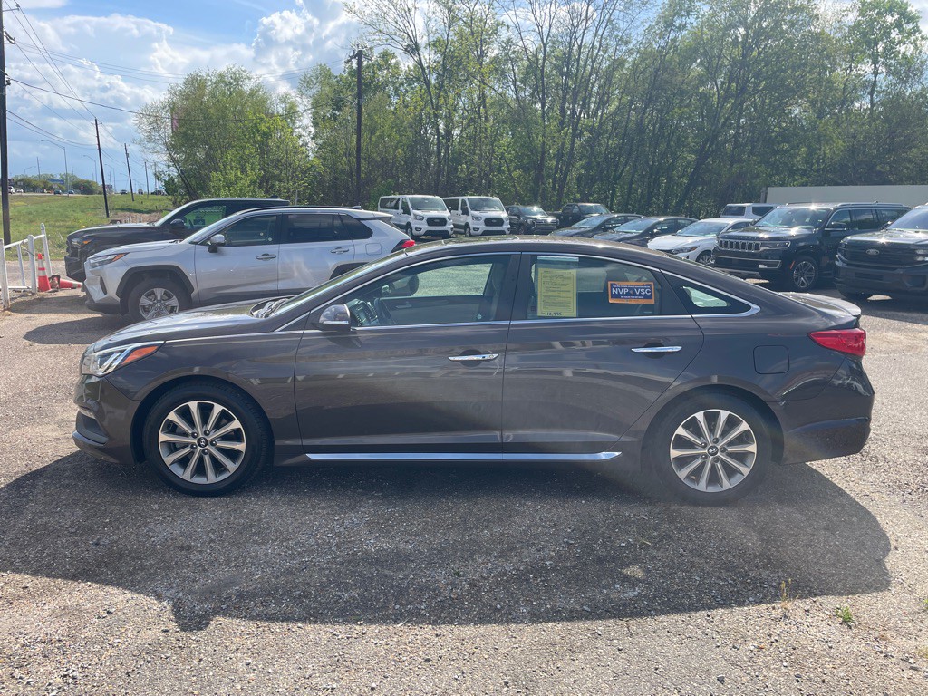2017 Hyundai Sonata Image 2