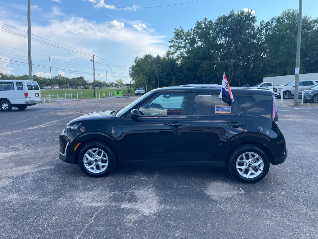 2023 Kia Soul Image 2
