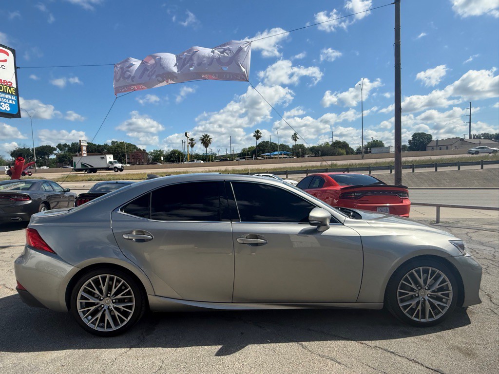 2017 Lexus IS 200t Image 4