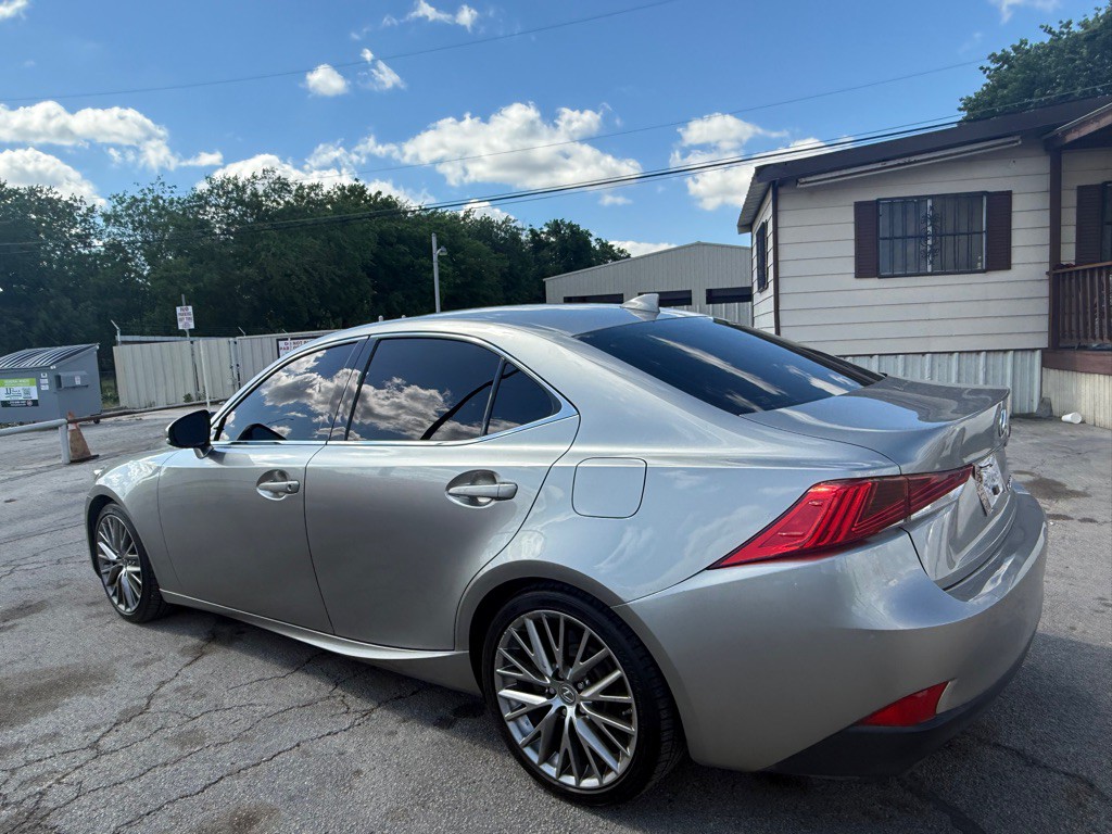 2017 Lexus IS 200t Image 5