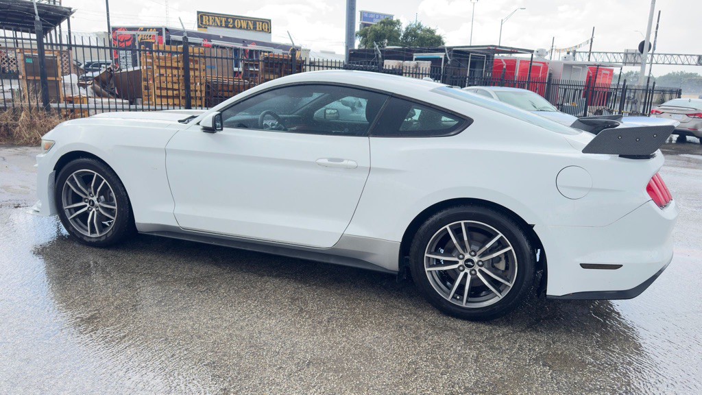 2015 Ford Mustang Image 4
