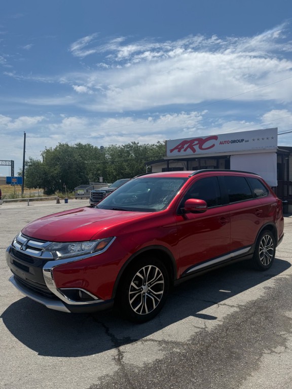 2016 Mitsubishi Outlander Image 2