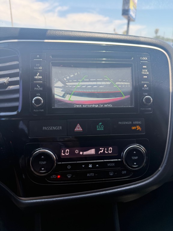 2016 Mitsubishi Outlander Image 4
