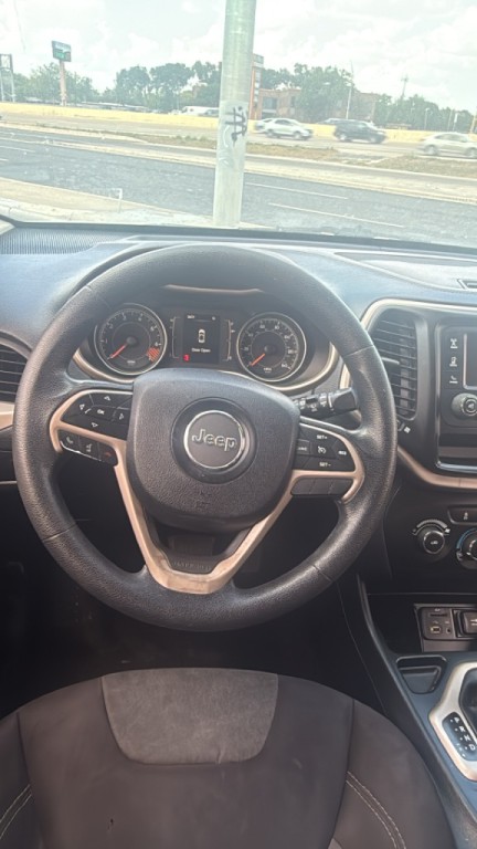 2015 Jeep Cherokee Image 6