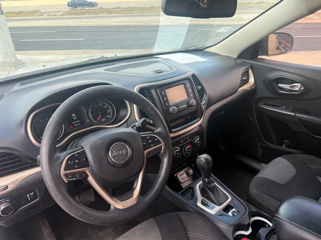 2015 Jeep Cherokee Image 8