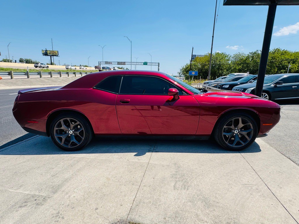 2018 Dodge Challenger Image 4