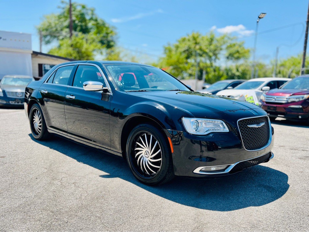 2020 Chrysler 300 Image 1