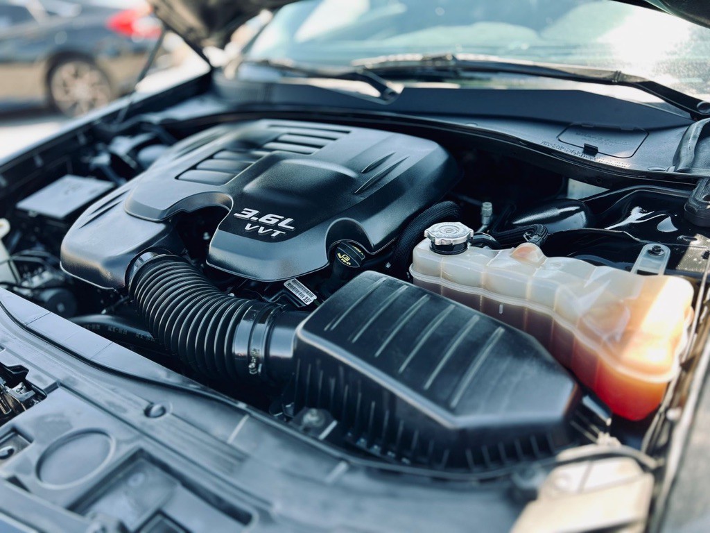 2020 Chrysler 300 Image 3