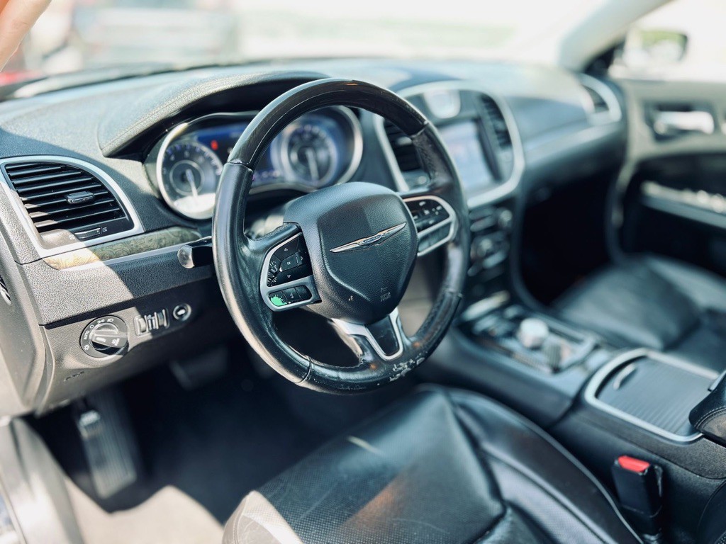 2020 Chrysler 300 Image 4