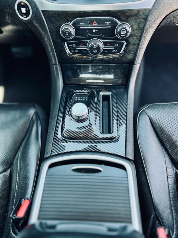 2020 Chrysler 300 Image 5