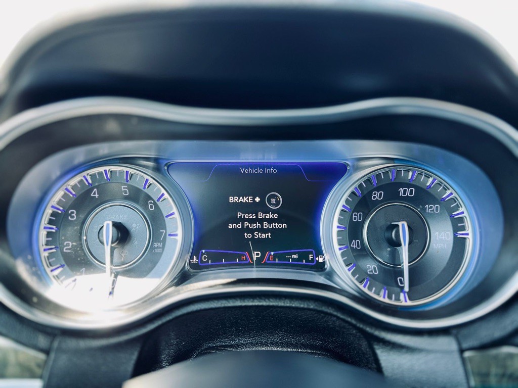 2020 Chrysler 300 Image 6