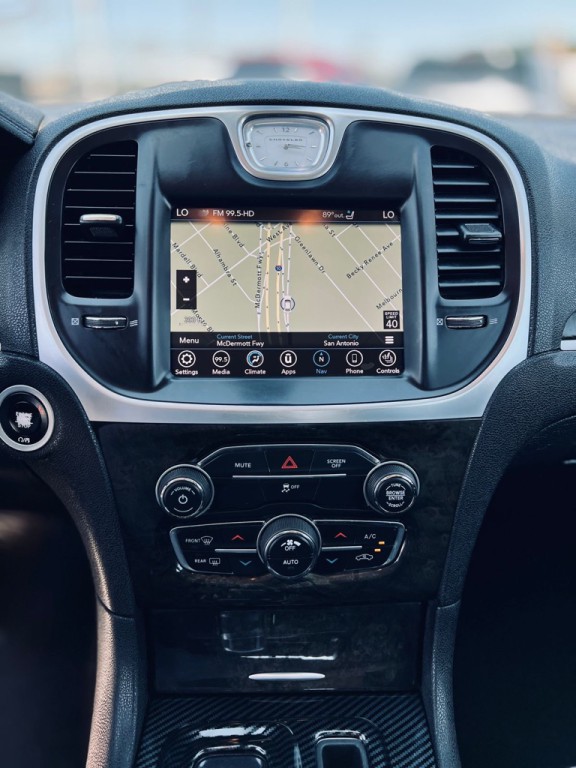 2020 Chrysler 300 Image 7