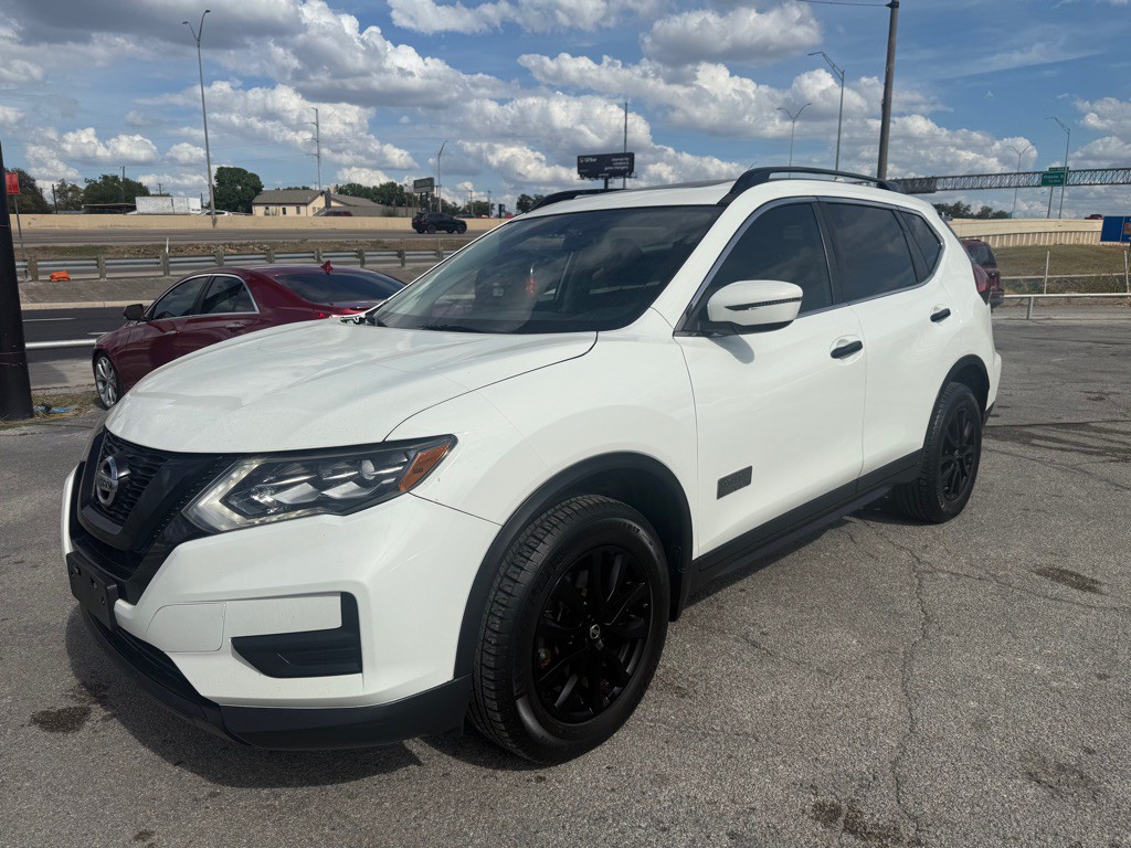 2017 Nissan Rogue Image 1