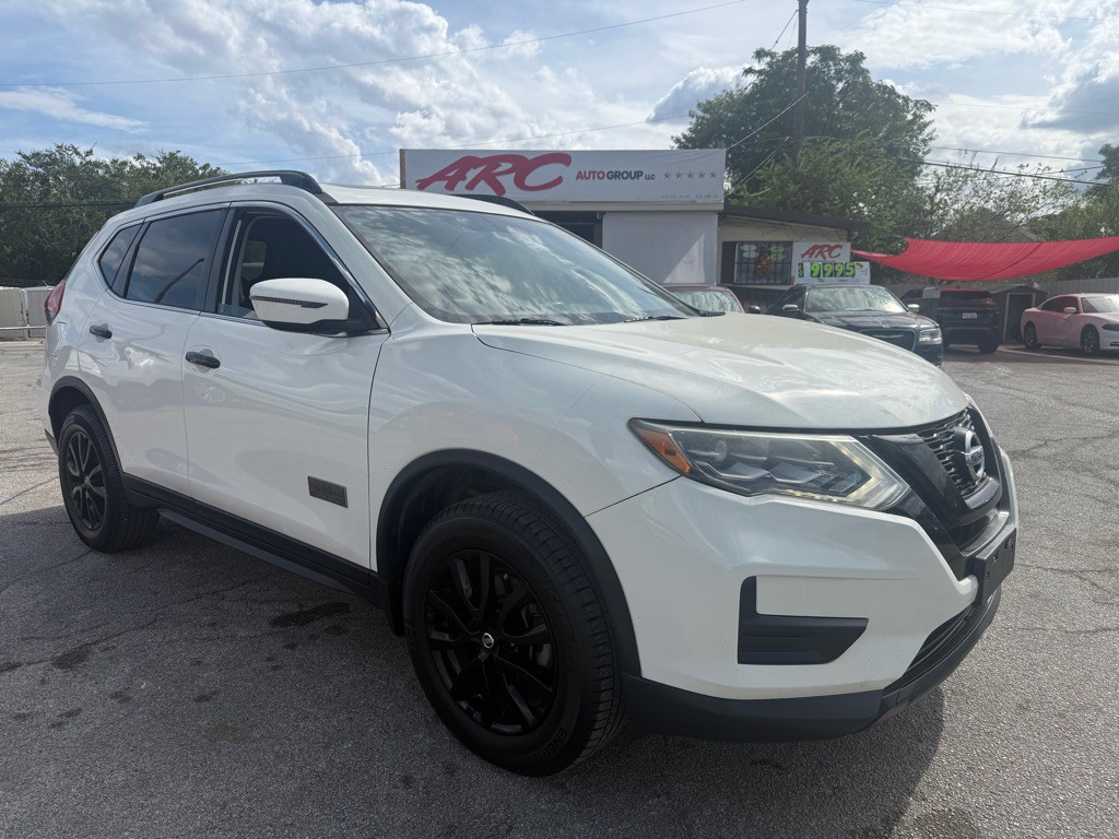 2017 Nissan Rogue Image 2