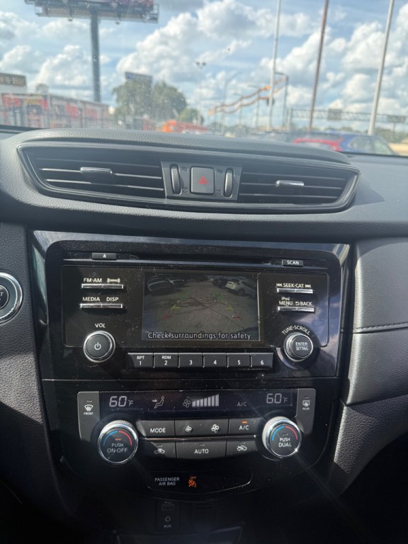 2017 Nissan Rogue Image 8