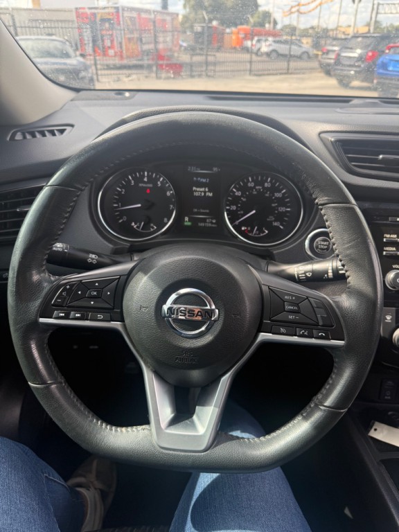 2017 Nissan Rogue Image 9