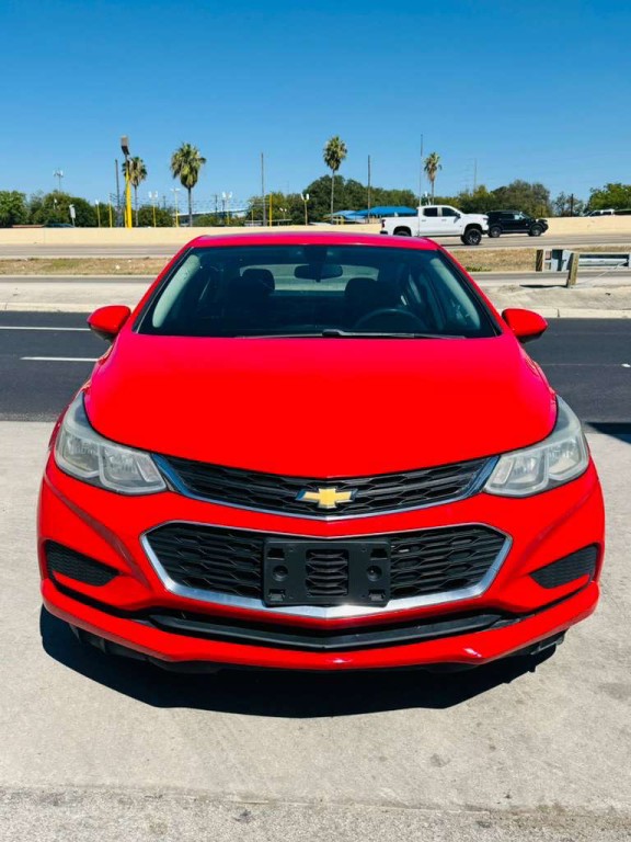 2018 Chevrolet Cruze Image 2