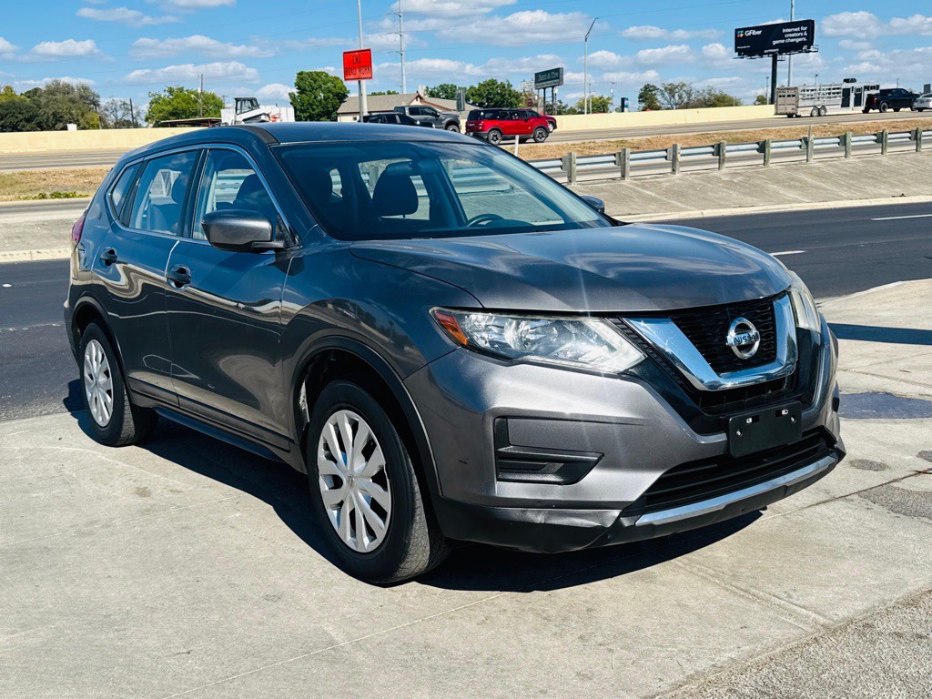 2017 Nissan Rogue Image 1