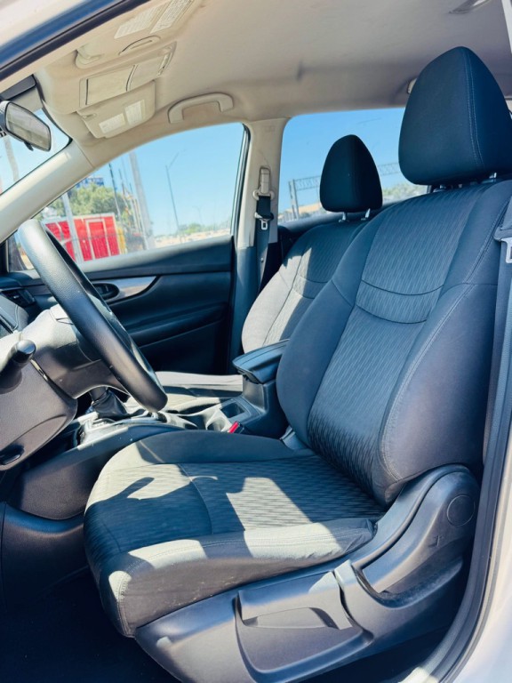 2017 Nissan Rogue Image 3