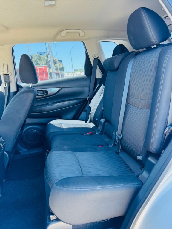 2017 Nissan Rogue Image 4