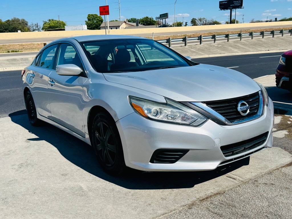 2017 Nissan Altima Image 1
