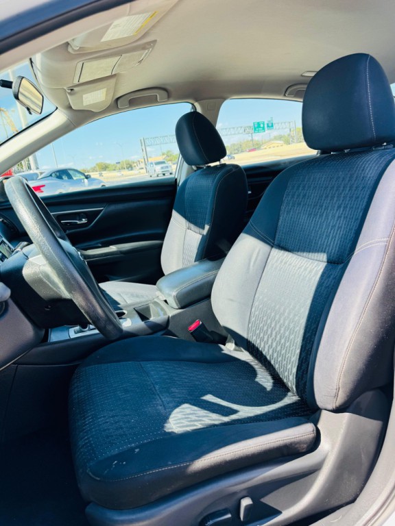 2017 Nissan Altima Image 4