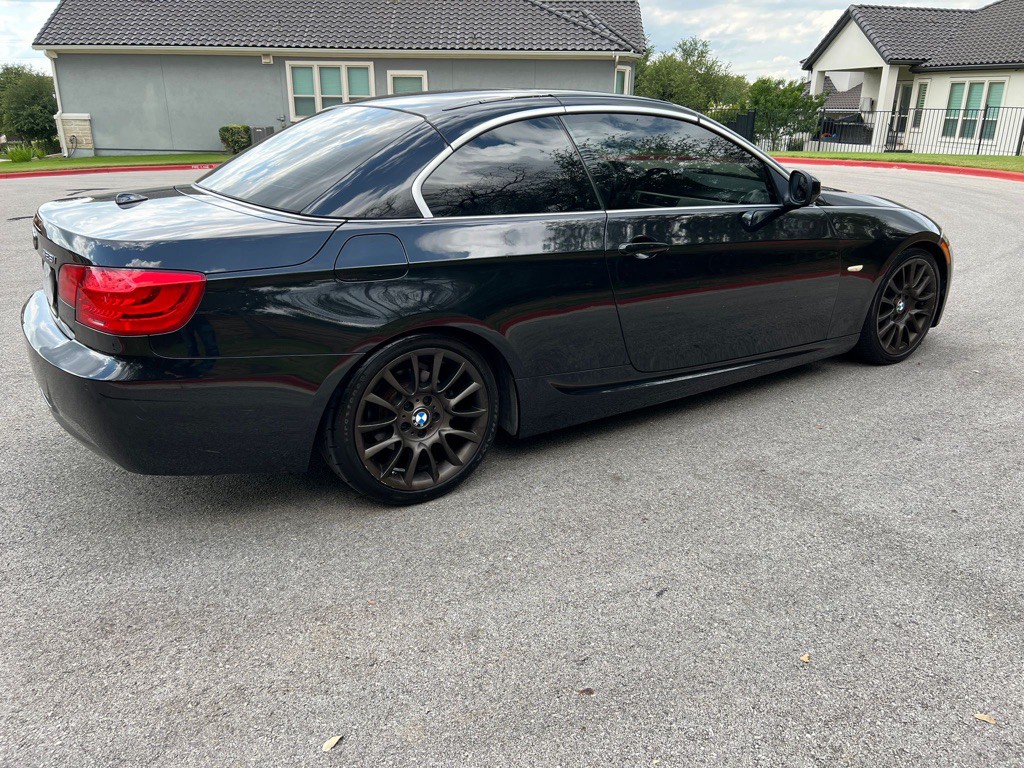 2013 BMW 3 Series Image 2
