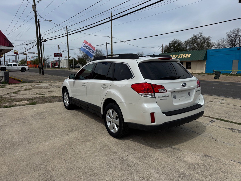 2011 Subaru Outback Image 4