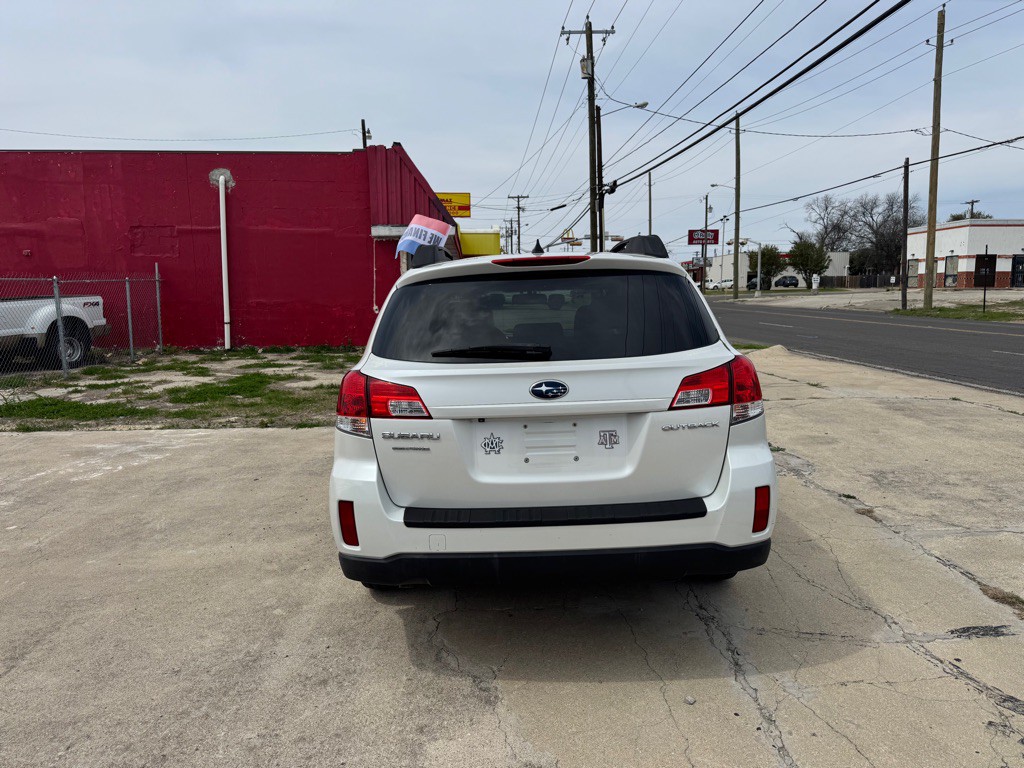 2011 Subaru Outback Image 5