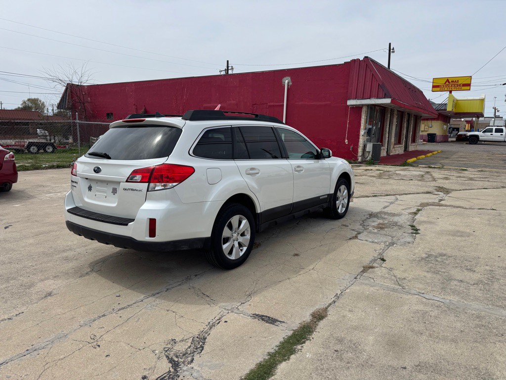 2011 Subaru Outback Image 6