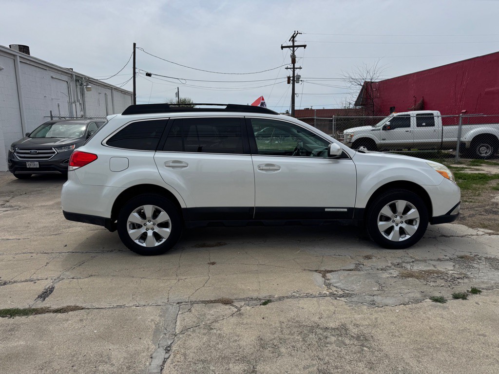 2011 Subaru Outback Image 7
