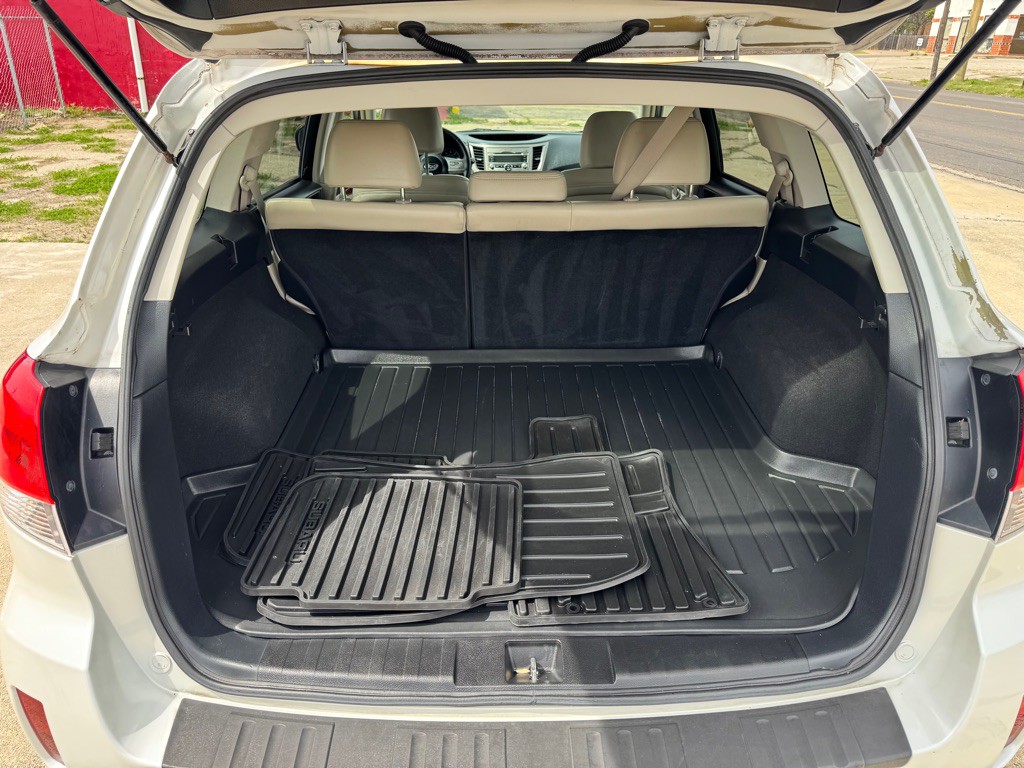 2011 Subaru Outback Image 10