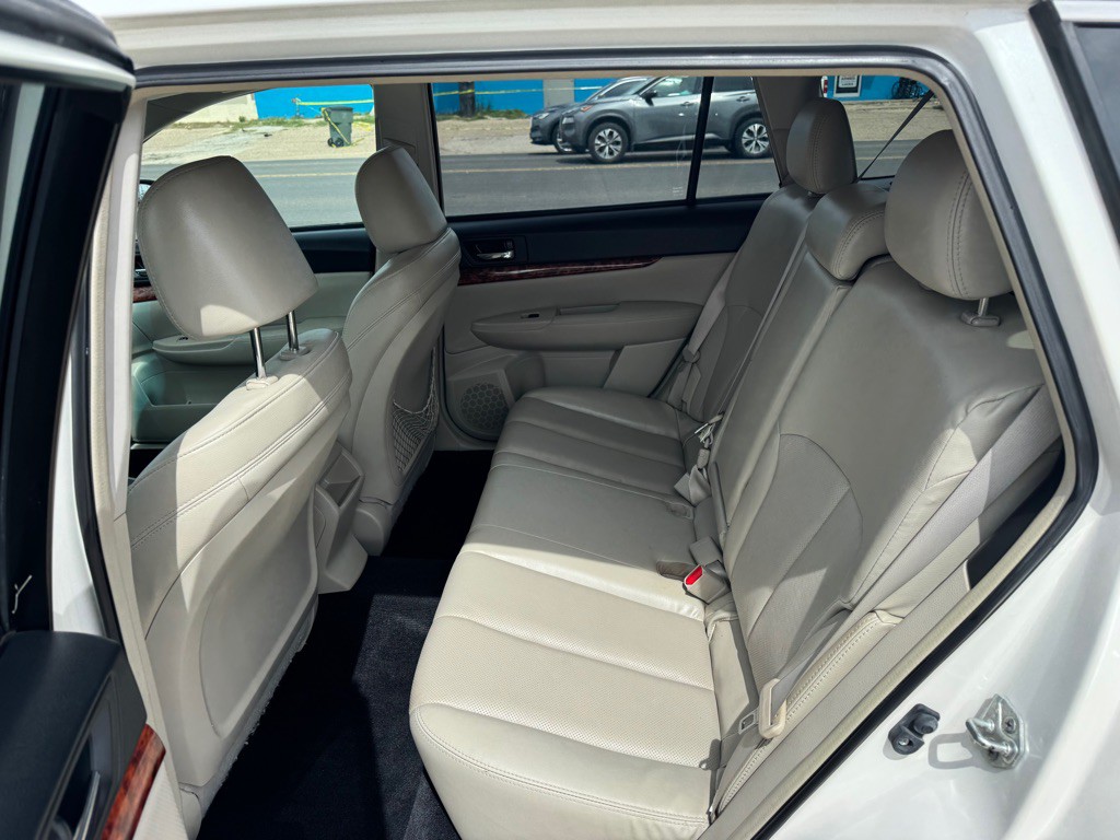 2011 Subaru Outback Image 11